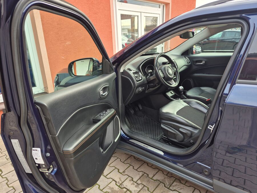 Jeep Compass 1.6 Limited 88 kW – fotografie 12 z 27