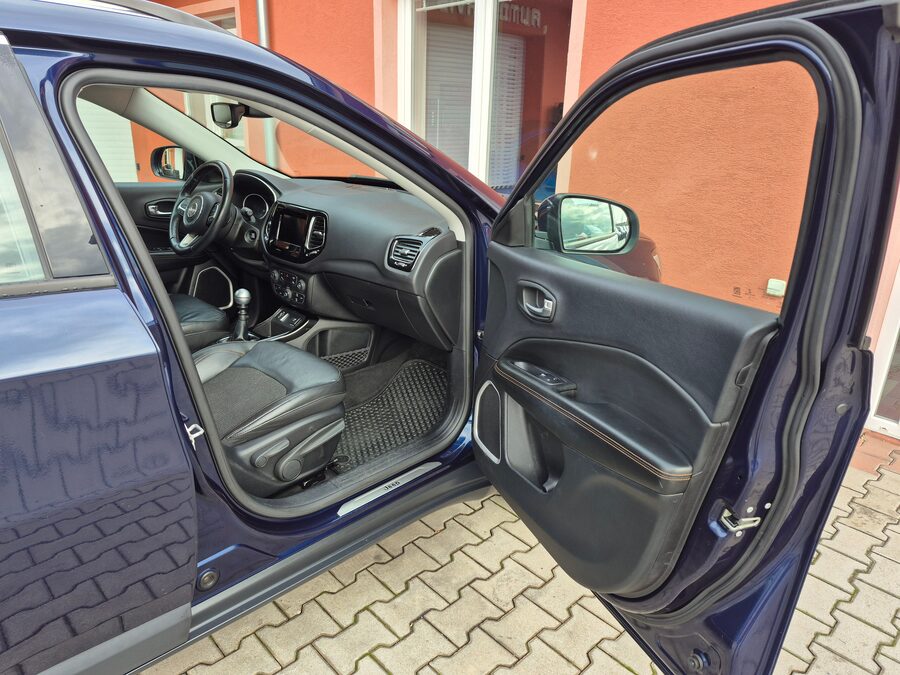Jeep Compass 1.6 Limited 88 kW – fotografie 14 z 27