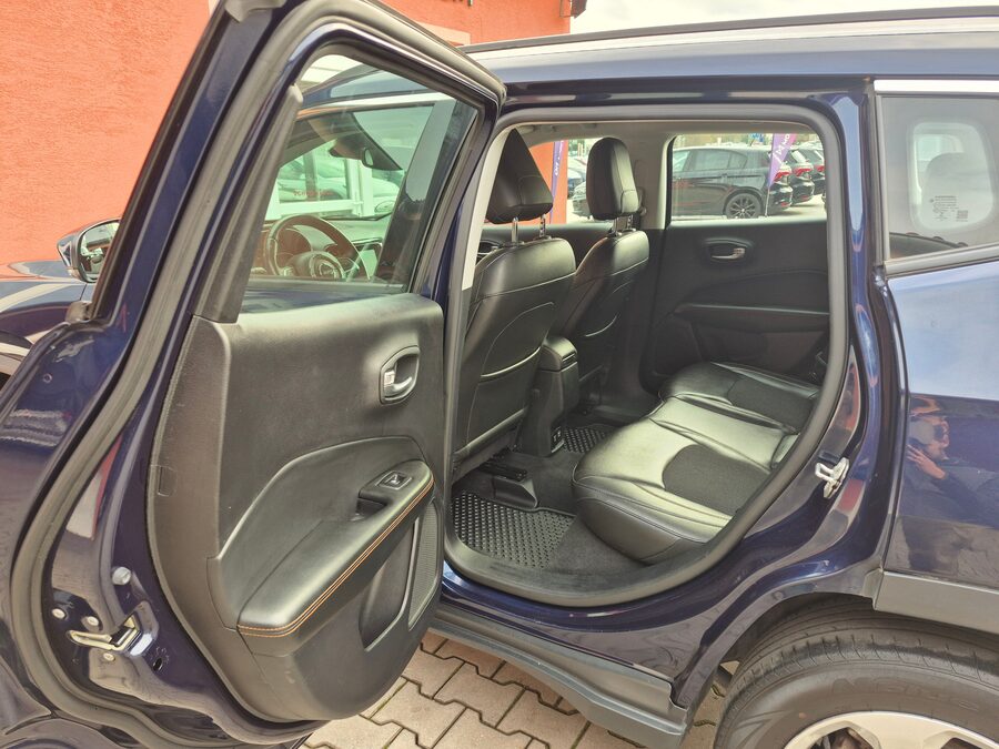 Jeep Compass 1.6 Limited 88 kW – fotografie 16 z 27