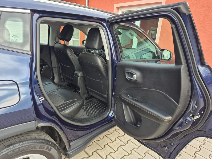 Jeep Compass 1.6 Limited 88 kW – fotografie 18 z 27