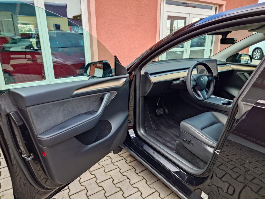 Tesla Model Y Long Range - Dual Motor, 378 kW, – fotografie 12 z 26
