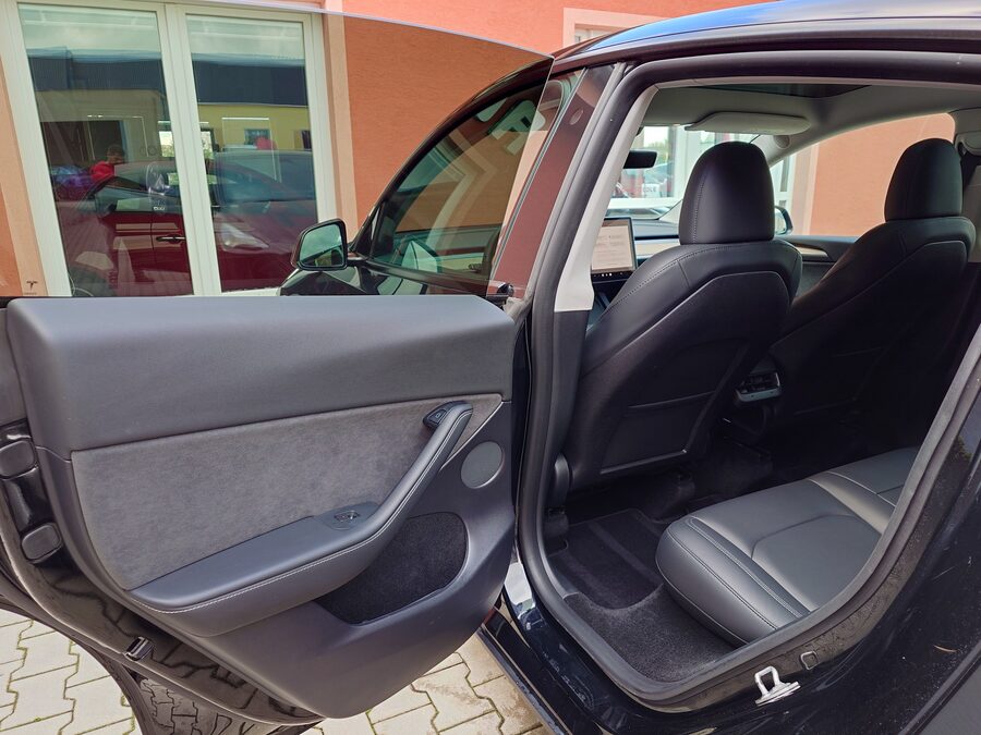 Tesla Model Y Long Range - Dual Motor, 378 kW, – fotografie 14 z 26