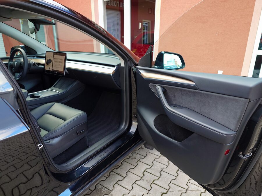 Tesla Model Y Long Range - Dual Motor, 378 kW, – fotografie 18 z 26