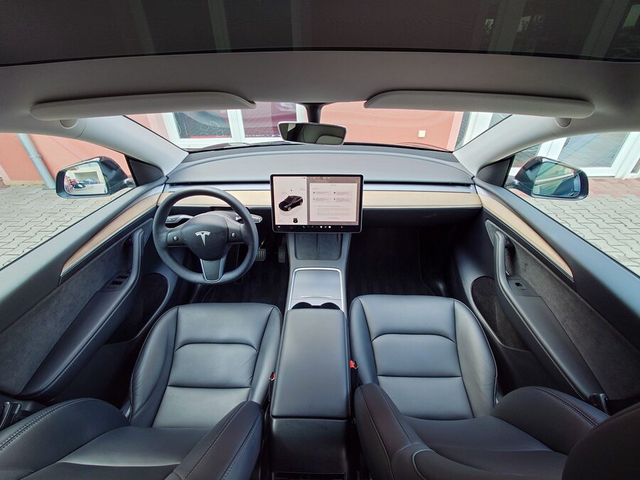 Tesla Model Y Long Range - Dual Motor, 378 kW, – fotografie 20 z 26