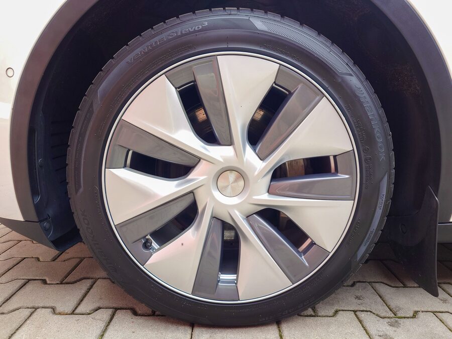 Tesla Model Y Long Range Dual Motor 378 kW – fotografie 10 z 26