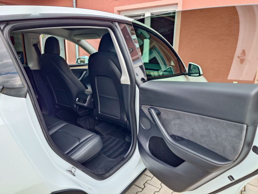 Tesla Model Y Long Range Dual Motor 378 kW – fotografie 16 z 26