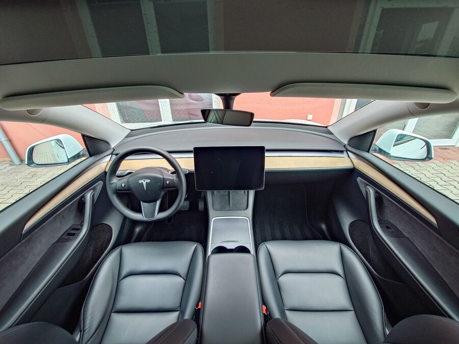 Tesla Model Y Long Range Dual Motor 378 kW – fotografie 20 z 26